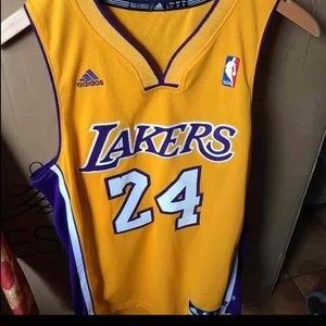 Lakers jersey 24 men's size small Kobe Bryant